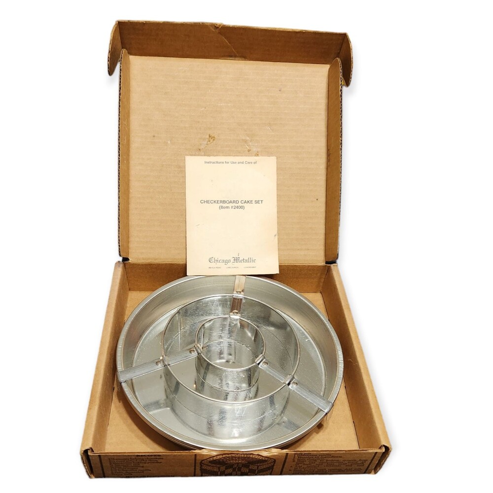 Vintage CHICAGO METALLIC 9" Checkerboard Cake Pan Set #2400 w/ Instructions